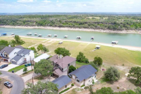 Luxury Lakefront Home-Private Dock - Dipping Pool!